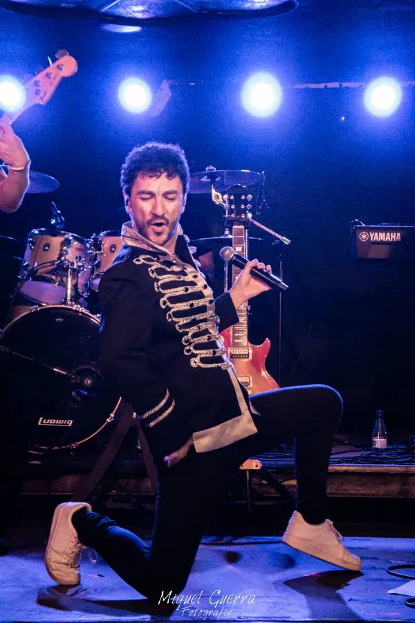 MomoCortesHomenajeaqueenB