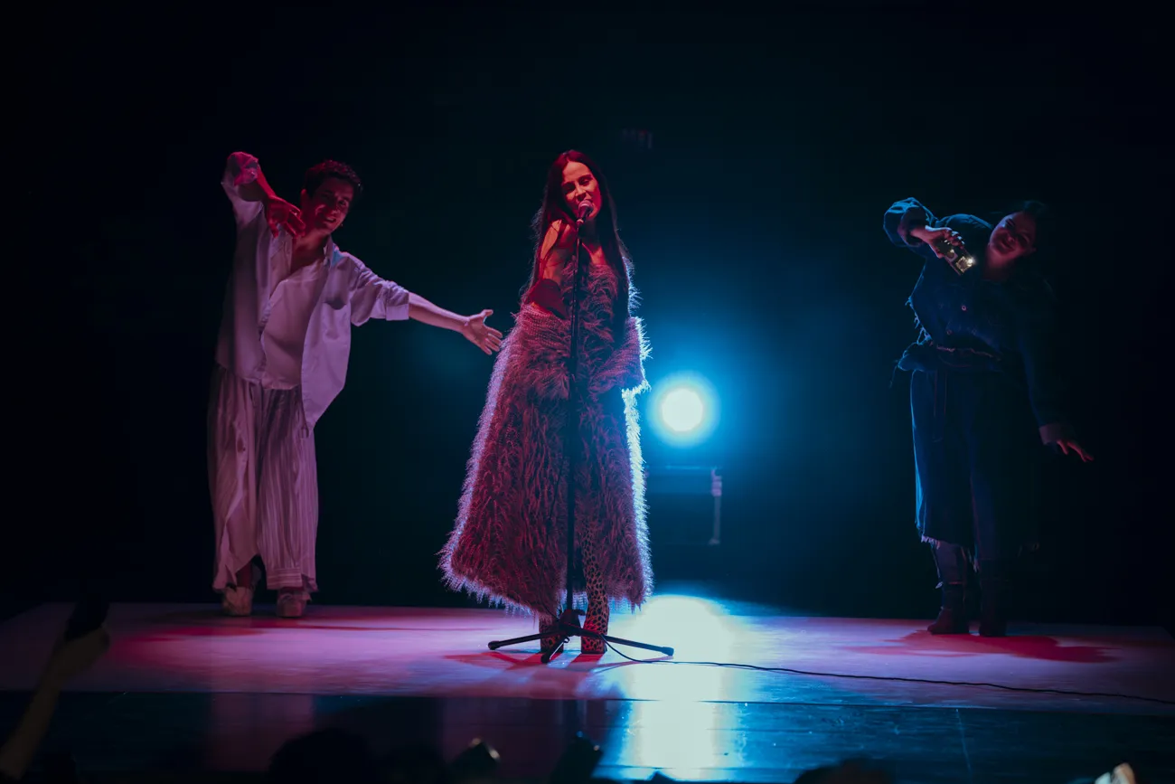 Las Nenas Theatre inauguran Autóctonxs con Torcidxs_Foto uvemtz