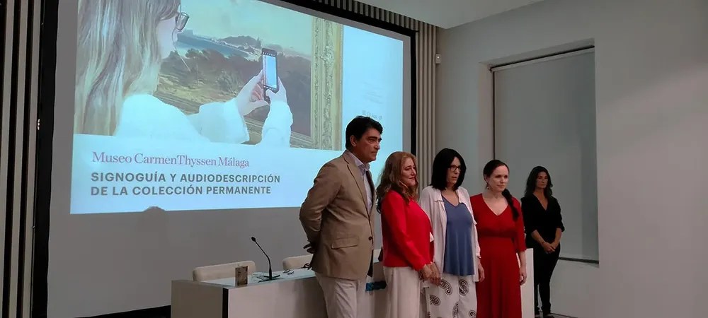 Javier Ferrer, Lourdes Moreno, Susana Martín, Bárbara García y Esther Ramallo (intérprete en lengua de signos)